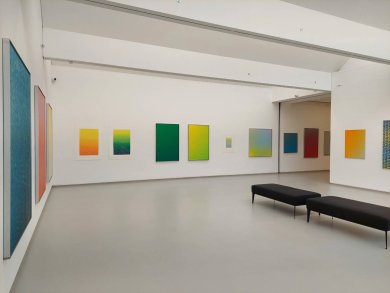 Blick in die Ausstellung mit arbeiten von Peter Reichenberger.